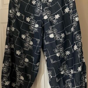 NWT POL Women's Jeans with White Floral Pattern